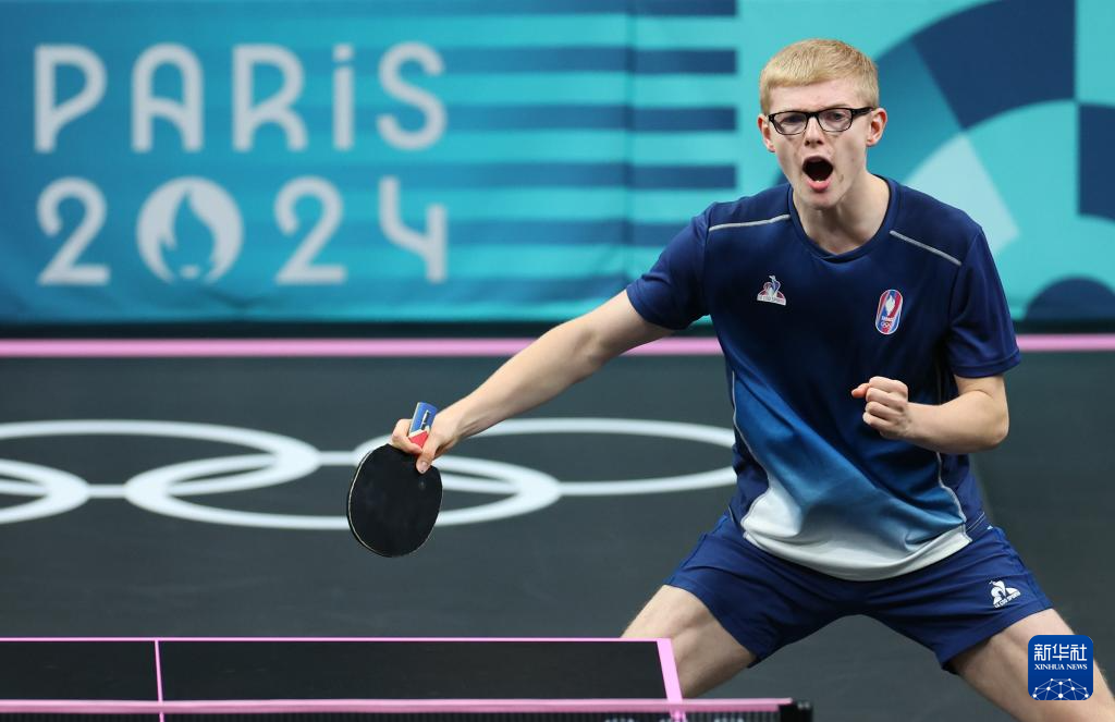 他利用自己 他利用自己