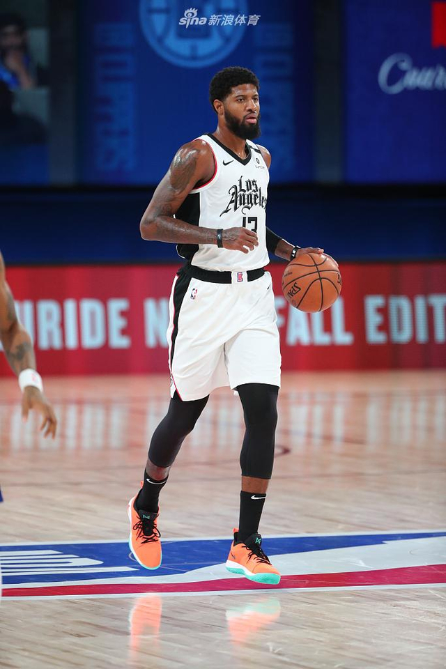 日晚些时候 日晚些时候